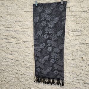 Blondo NWOT Black and Gray Patterned Silk Blend Scarf 27"×72"